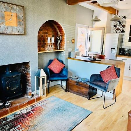 Villa Gaia à Lichfield Extérieur photo