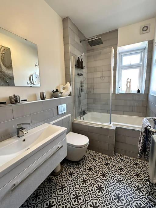 Villa Gaia à Lichfield Extérieur photo