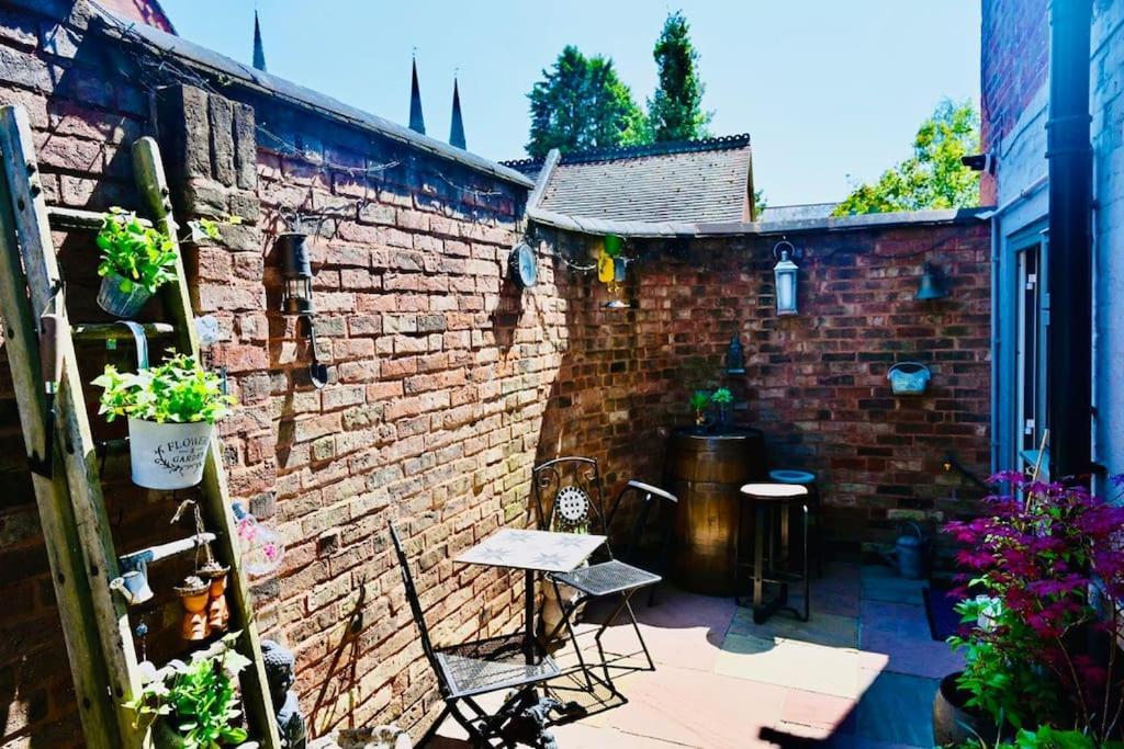 Villa Gaia à Lichfield Extérieur photo